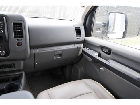 Used 2016 Nissan NV 3500 SL RWD image 10