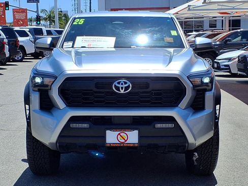 Certified 2025 Toyota Tacoma TRD Off-Road AWD/4WD image 2
