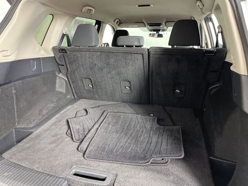 Used 2024 Nissan Rogue SV image 9