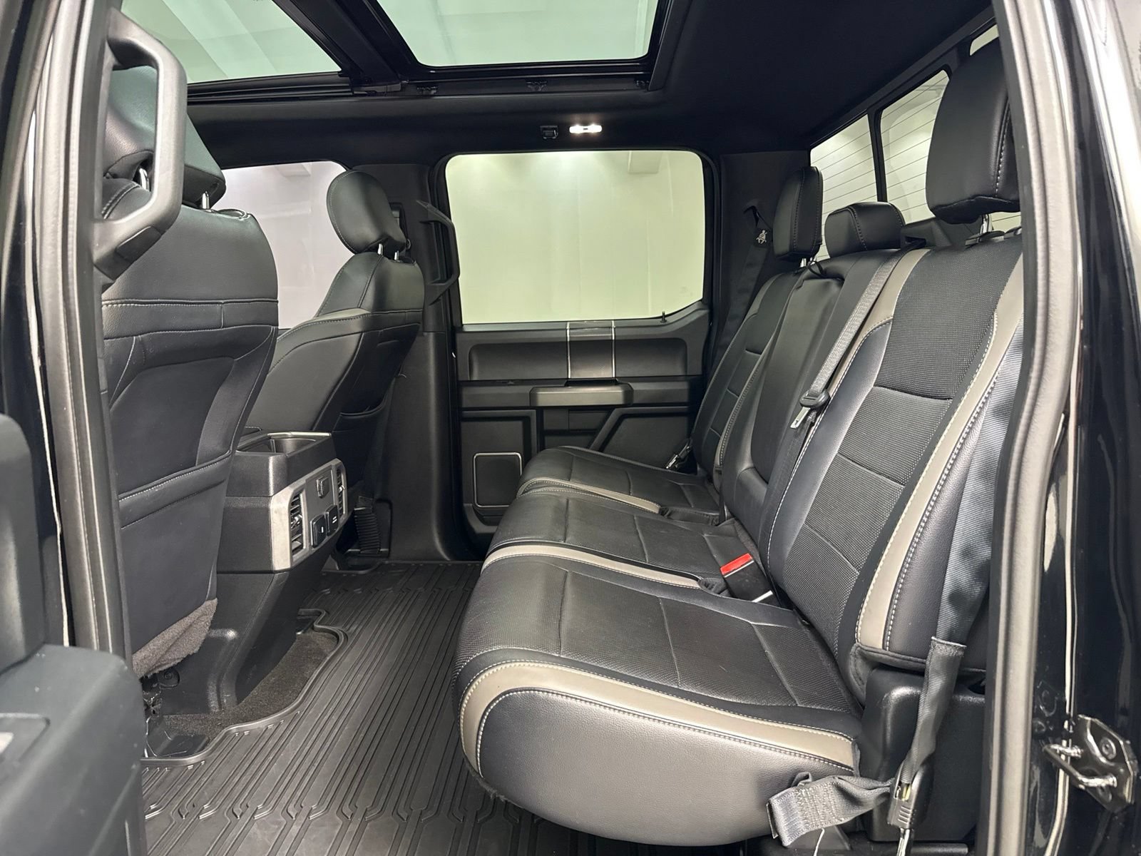 Used 2018 Ford F150 Raptor w/ Equipment Group 802A Luxury AWD/4WD image 19