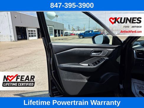 Used 2025 Nissan Rogue SV image 13