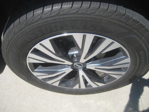 Used 2023 Nissan Rogue SV AWD/4WD image 9