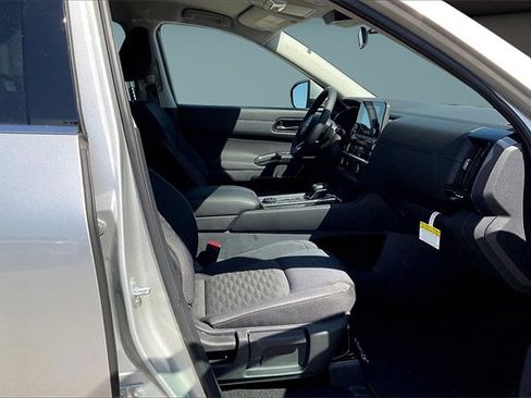 New 2025 Nissan Pathfinder SV w/ Black Appearance Package image 11