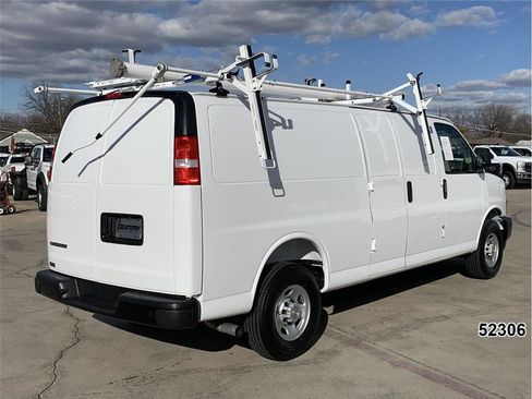 Used 2025 Chevrolet Express 2500 Extended w/ Communications Package image 8