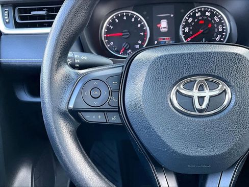 Used 2021 Toyota RAV4 LE image 18