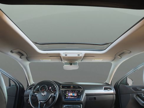 Used 2019 Volkswagen Tiguan SE w/ Panoramic Sunroof Package image 13