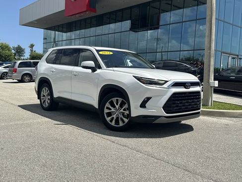 Used 2024 Toyota Grand Highlander FWD image 2