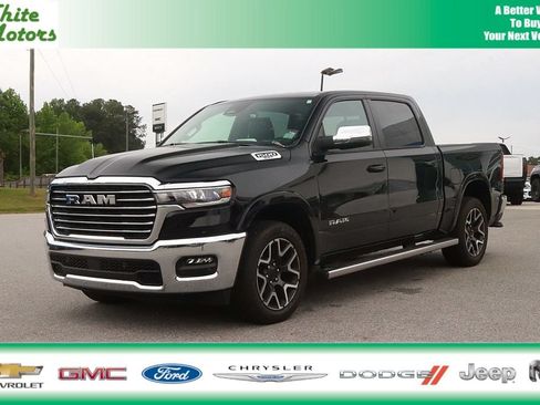 Used 2025 RAM 1500 Laramie AWD/4WD image 1
