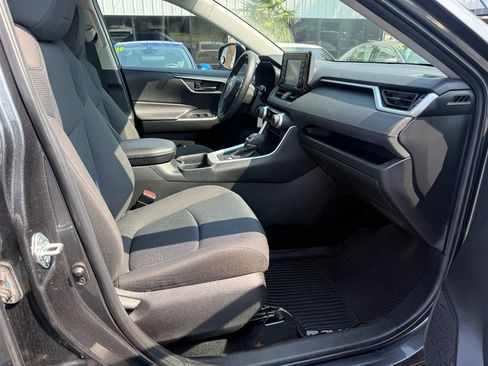 Used 2020 Toyota RAV4 LE FWD image 12
