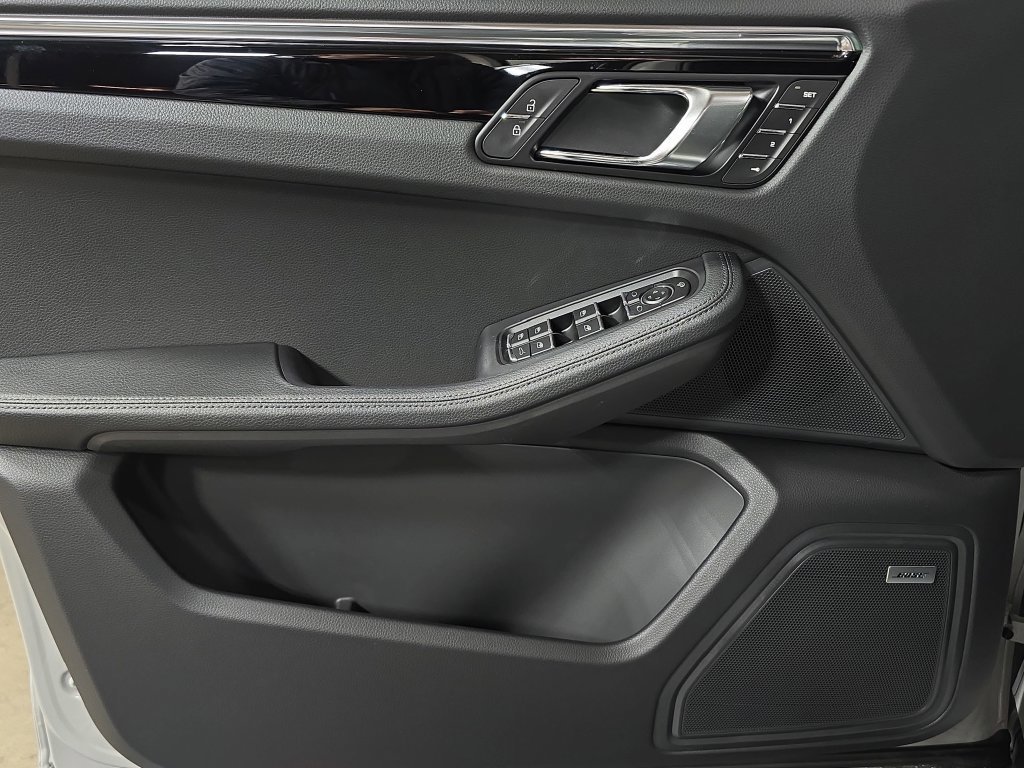 Certified 2026 Porsche Macan AWD/4WD image 22