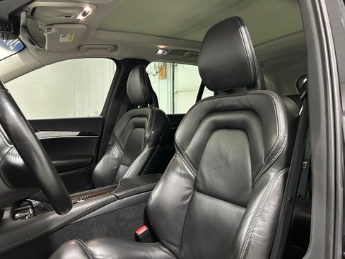 Used 2017 Volvo XC90 T6 Momentum w/ Vision Package AWD/4WD image 23