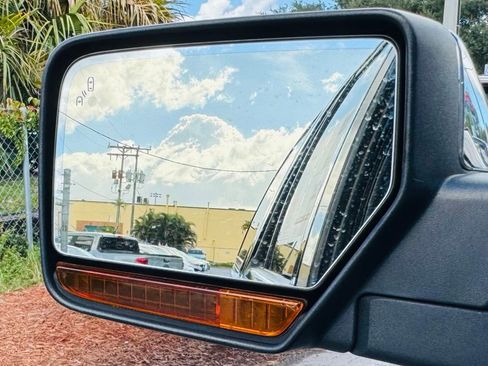 Used 2015 Lincoln Navigator 2WD image 19