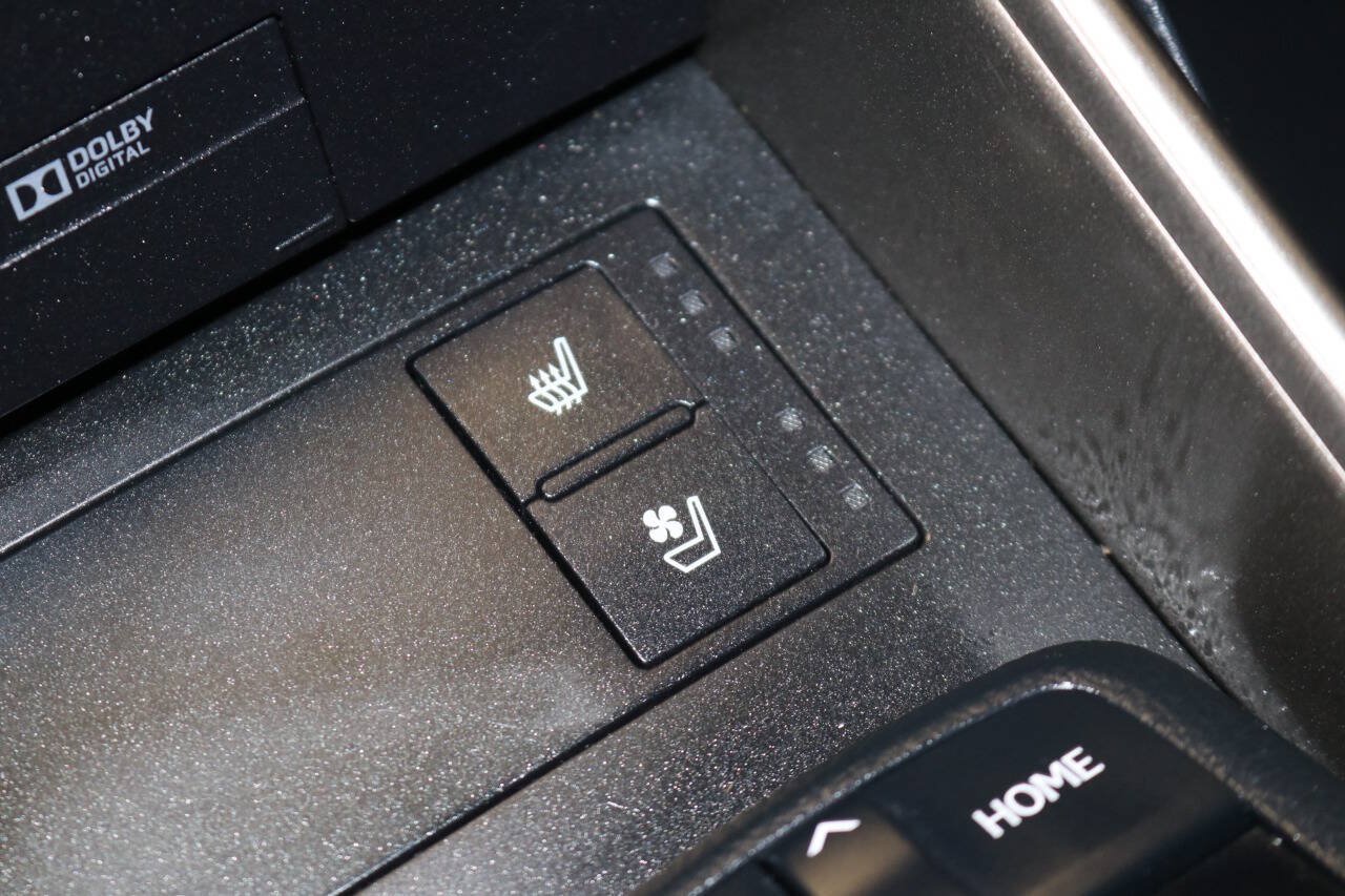 Used 2016 Lexus IS 200t w/ Navigation System Package RWD image 40