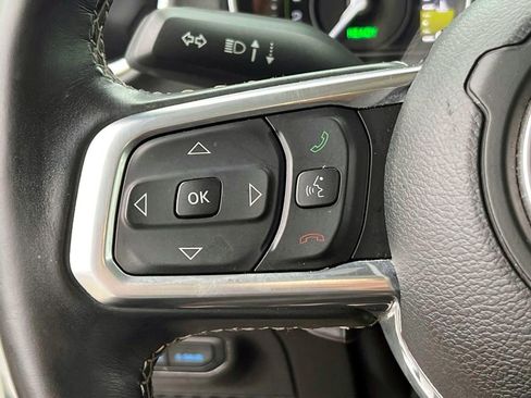 Used 2022 Jeep Wrangler Unlimited Sahara w/ Cold Weather Group image 18