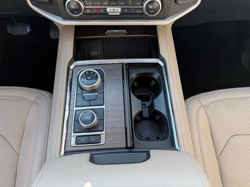 Used 2022 Ford Expedition Limited image 18