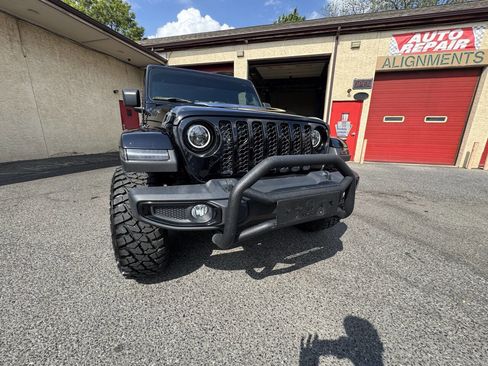 Used 2021 Jeep Gladiator Sport AWD/4WD image 18