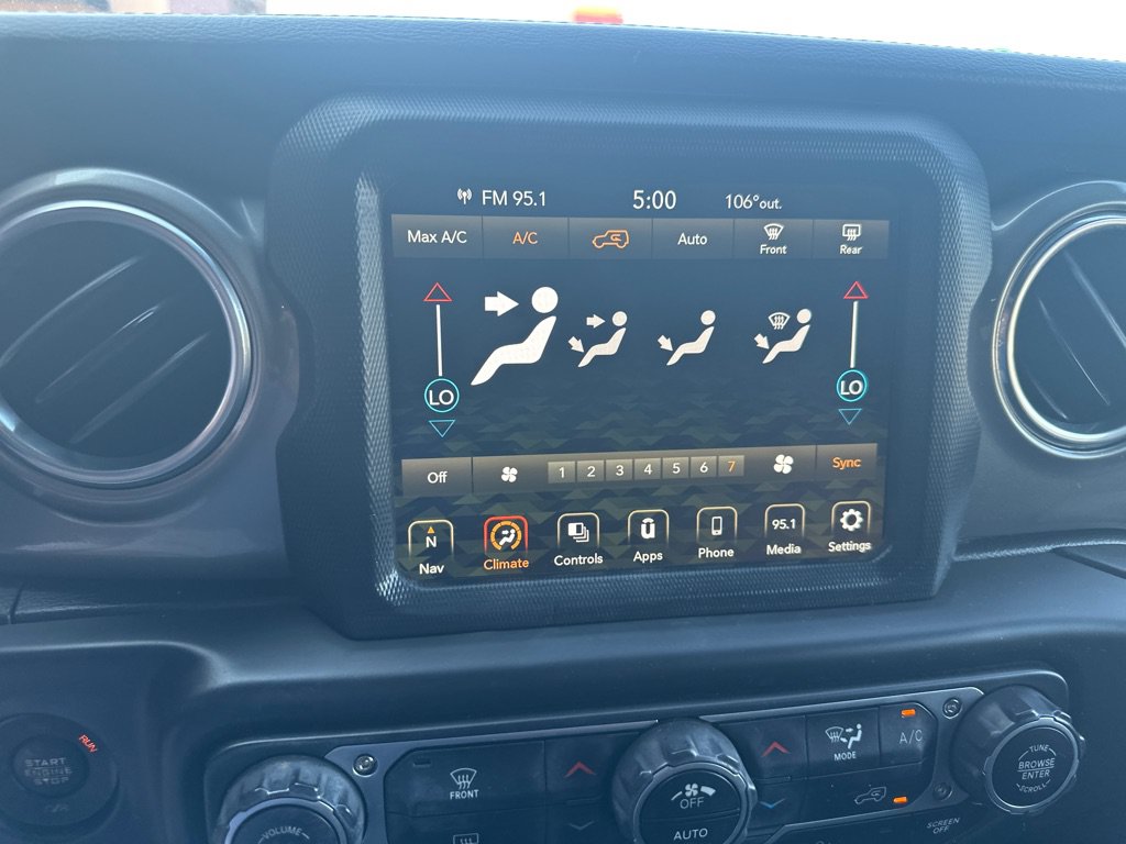 Used 2018 Jeep Wrangler Unlimited Sahara AWD/4WD image 24