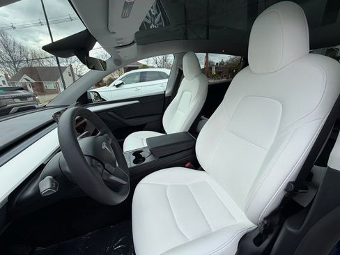 Used 2023 Tesla Model Y Long Range image 10