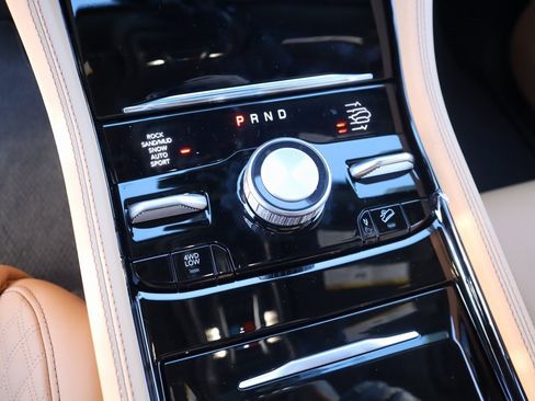 New 2025 Jeep Grand Cherokee Summit image 9