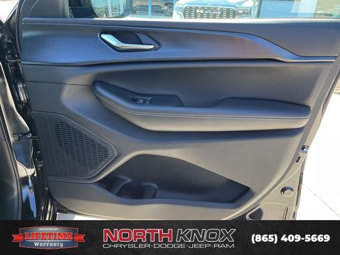 New 2025 Jeep Grand Cherokee L Altitude image 30