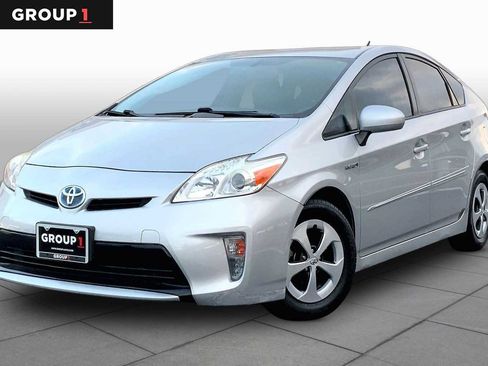 Used 2015 Toyota Prius Four FWD image 1