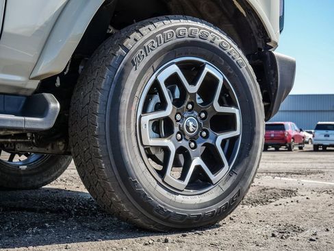 Used 2025 Ford Bronco Outer Banks image 9