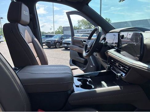 New 2026 Chevrolet Tahoe High Country AWD/4WD image 16