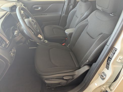 Used 2023 Jeep Renegade Altitude AWD/4WD image 16
