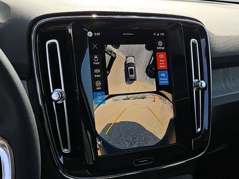 New 2026 Volvo XC40 B5 Plus w/ Climate Package AWD/4WD image 17