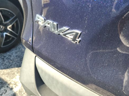 Used 2022 Toyota RAV4 XLE w/ Convenience Package image 11