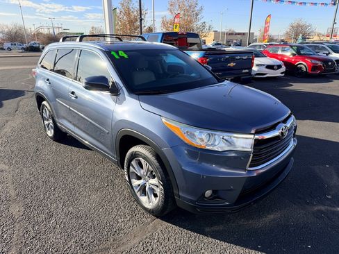 Used 2014 Toyota Highlander XLE image 4