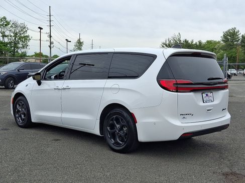 Certified 2024 Chrysler Pacifica Limited FWD image 5