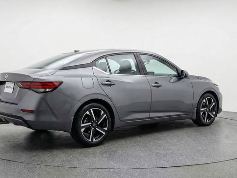Used 2025 Nissan Sentra SV image 9