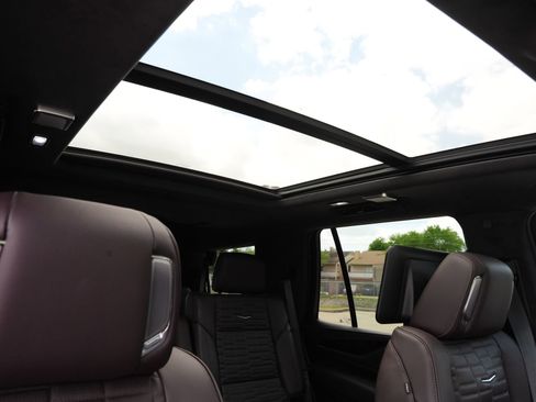 Certified 2023 Cadillac Escalade V w/ Heavy-Duty Trailer Package image 27