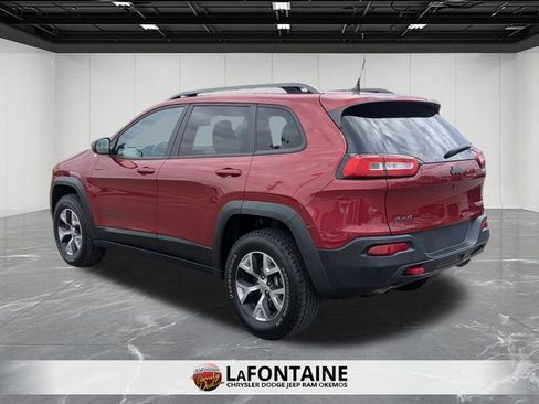 Used 2017 Jeep Cherokee Trailhawk w/ Cold Weather Group AWD/4WD image 3