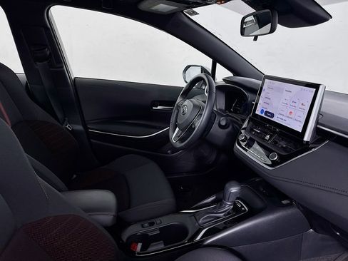 Used 2025 Toyota Corolla SE w/ SE Premium Package image 34