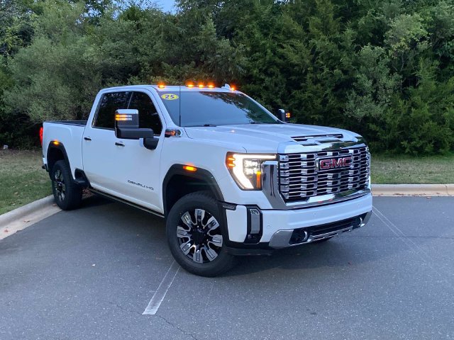 Used 2025 GMC Sierra 2500 Denali w/ Denali Reserve Package AWD/4WD image 1
