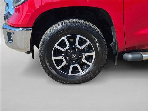 Used 2021 Toyota Tundra Limited w/ Limited Premium Package AWD/4WD image 9
