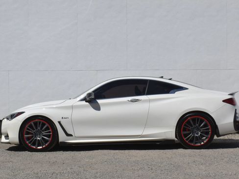 Used 2017 INFINITI Q60 Red Sport 400 RWD image 4