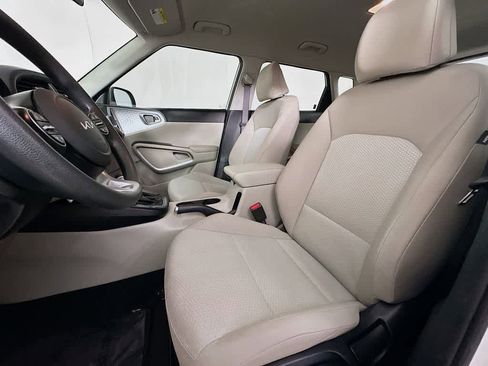 Used 2023 Kia Soul LX image 12