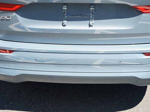 Used 2022 Volvo XC60 B5 Momentum image 12