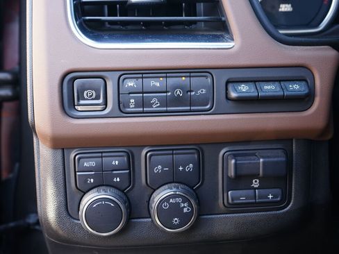 Used 2021 Chevrolet Tahoe High Country w/ Premium Package image 11