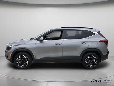 Certified 2025 Kia Seltos EX w/ EX Sunroof Package AWD/4WD image 3
