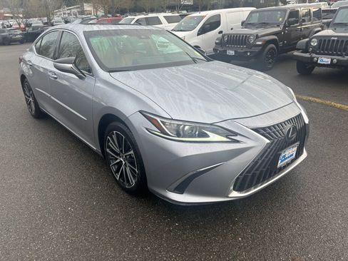 Used 2023 Lexus ES 300h w/ Premium Package image 3