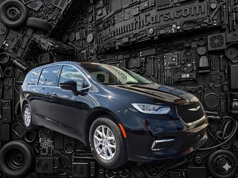 Used 2024 Chrysler Pacifica Touring-L FWD image 1