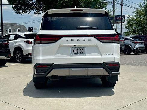 Used 2023 Lexus LX 600 4WD w/ Luxury Package image 7