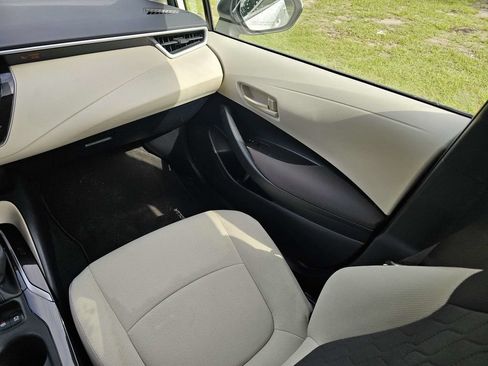 Used 2022 Toyota Corolla LE FWD image 15