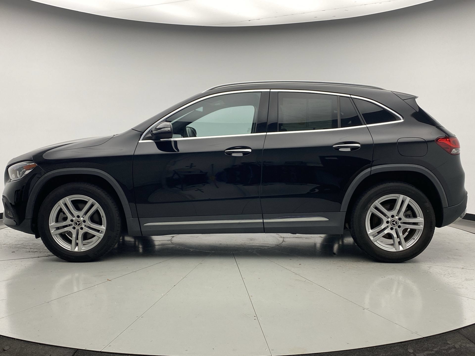 Used 2021 Mercedes-Benz GLA 250 4MATIC image 2