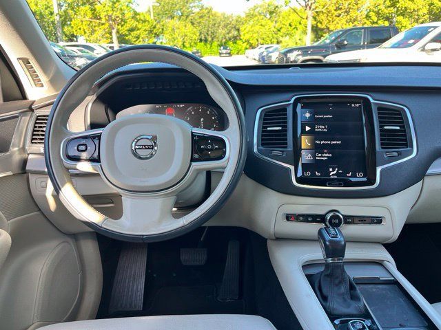 Used 2022 Volvo XC90 T5 Momentum w/ Climate Package FWD image 9