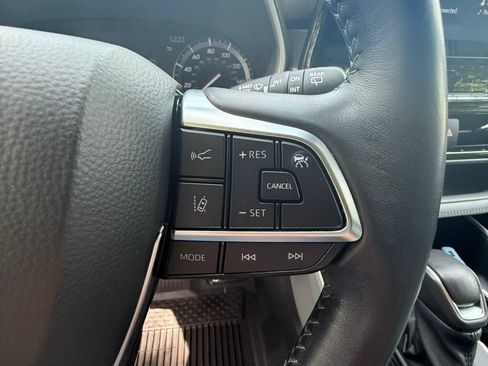 Used 2021 Toyota Highlander XLE AWD/4WD image 27